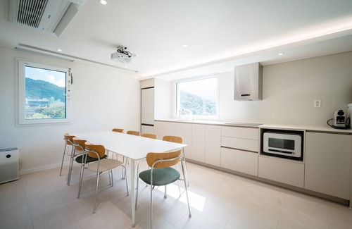 Buk-gu Apartment | Pico Kids Pool Villa