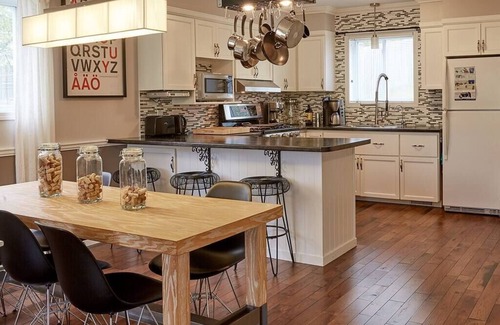 Prince Edward House | Picton Place Centrally located in downtown Picton!