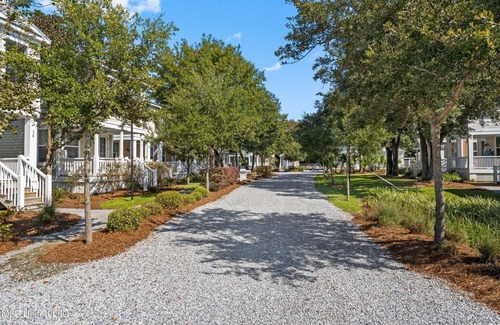 Ocean Springs Cottage | Picture book community in Downtown