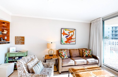 Fort Walton Beach Condo | Picture-perfect, 3rd-floor Condo on Okaloosa Island with playground & 2 hot tubs