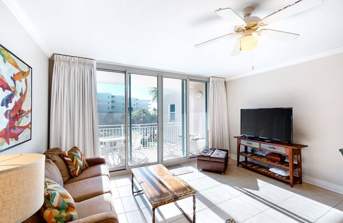 Fort Walton Beach Condo | Picture-perfect, 3rd-floor Condo on Okaloosa Island with playground & 2 hot tubs