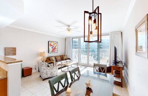 Fort Walton Beach Condo | Picture-perfect, 3rd-floor Condo on Okaloosa Island with playground & 2 hot tubs