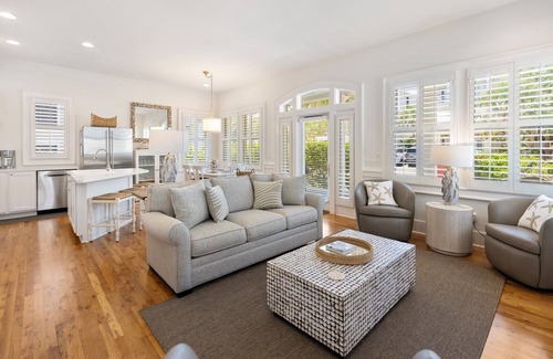 Sunnyside House | Picture Perfect! Carillons Hidden Gem.3BR, sleeps 6-8, Almost Beachfront.