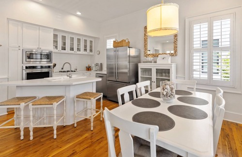 Sunnyside House | Picture Perfect! Carillons Hidden Gem.3BR, sleeps 6-8, Almost Beachfront.