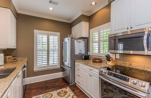 Lake Oconee House | Picture perfect Marina Cove Escape with lake views!
