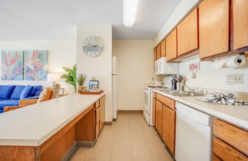 Wailua House Lots Condo | "Picture Perfect: Oceanfront Gem on the Top Floor at Wailua Bay View!"