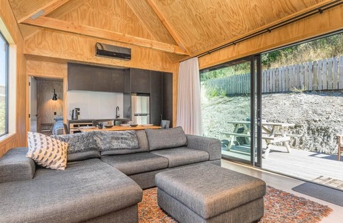 Frankton House | Picture Perfect - Queenstown Holiday Home