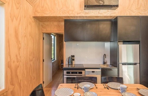 Frankton House | Picture Perfect - Queenstown Holiday Home
