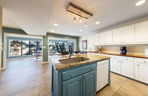 New Braunfels House | Picturesque and Peaceful 4B on the Guadalupe River - Take in the Waterfall Sound