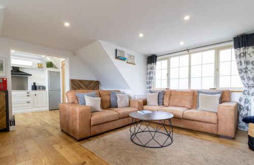 Wakefield House | Picturesque cottage with views