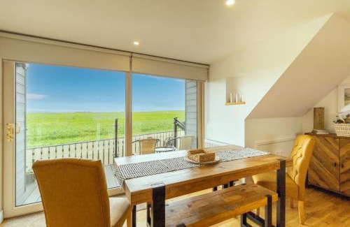 Wakefield House | Picturesque cottage with views
