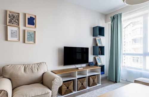 Maltepe Apartment | Picturesque Flat Near Metro 9 min to Coast