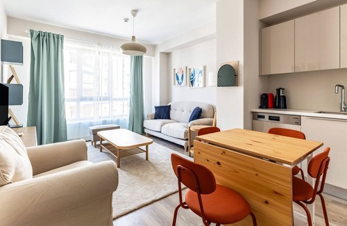 Maltepe Apartment | Picturesque Flat Near Metro 9 min to Coast
