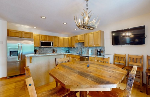 St Germain House | Picturesque Log Home with dock, fire pit, pool table, & WIFI