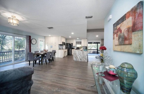 Middleburg House | Picturesque Middleburg Creek-view Vacation Home!