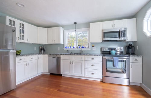 Hyannis House | Picturesque Pond Front Property - The Beach Glass Cottage