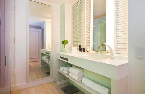 Nassau Hotel | Picturesque Suite, Perfect for Exploring Nassau | Outdoor Pool