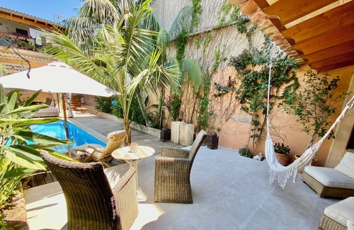 Soller House | Picturesque townhouse apartment with pool 😍🌸 Floor + bathroom newly renovated!