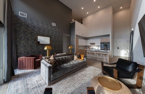 Sobro Condo | Pie Town Penthouse/*Walk to Broadway!*