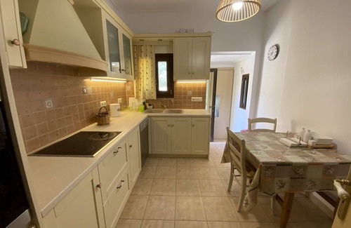 Filoti Apartment | Piecefull country Home in Greek island (Naxos) Oak & Olive seanerynFree Parking