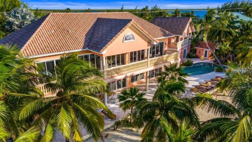 North Side House | Pieces of Eight LUXE 6BR