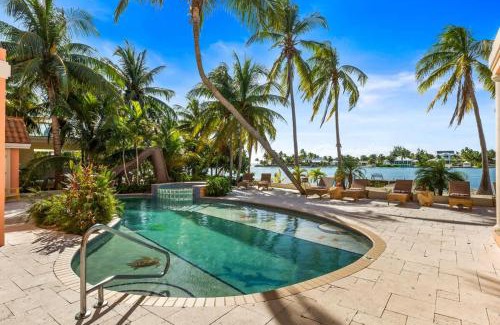 North Side House | Pieces of Eight LUXE 6BR