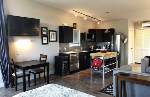 Lake Forest Park Apartment | Pied-à-terre by the Lake