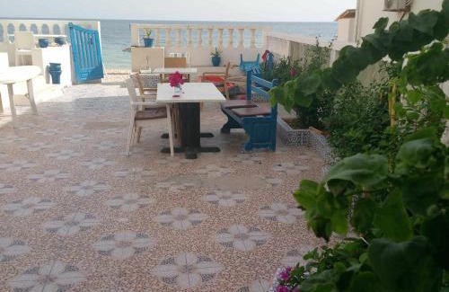 Chott Mariem Apartment | Pied dans l'eau avec balcon