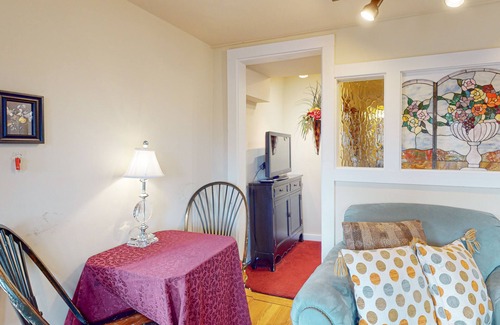 Eureka Springs Historic District House | Piedmont House - downtown suite in historic building with balcony, jetted tub