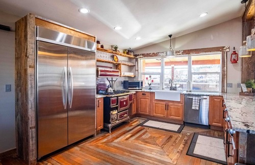Payson House | Pieper Mansion - Historic Charm & Modern Comfort!