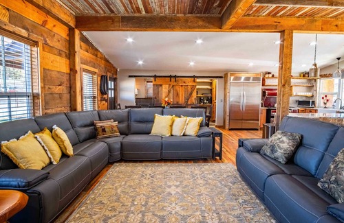 Payson House | Pieper Mansion - Historic Charm & Modern Comfort!