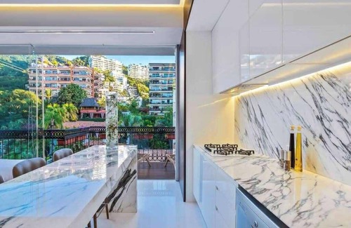 Romantic Zone Condo | PIER 57 - 609 | Open 2BR Condo in Romantic Zone
