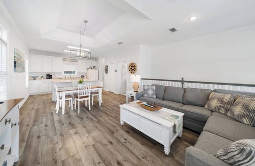 Lullwater Beach Cottage | Pier Park only 50 Steps to the beach! Pet friendly. Ocean View.