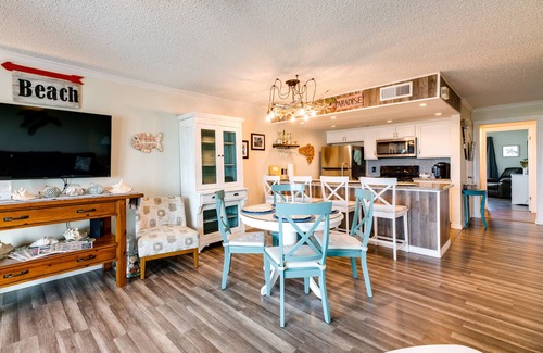 Rockport Condo | Pier & Pool Access: Bayfront Rockport Escape!
