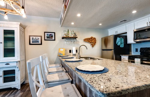 Rockport Condo | Pier & Pool Access: Bayfront Rockport Escape!