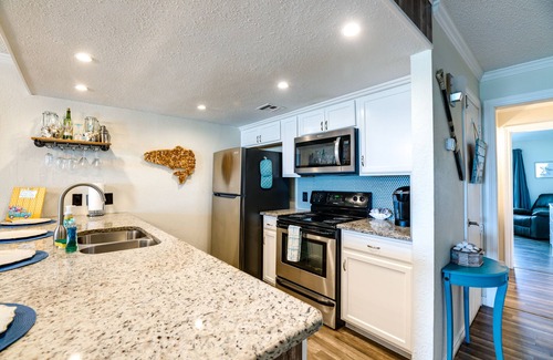 Rockport Condo | Pier & Pool Access: Bayfront Rockport Escape!