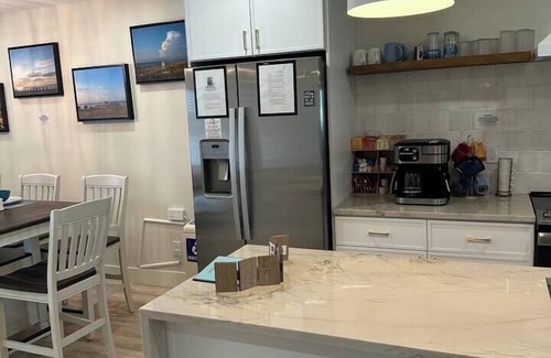 North Carolina Coast Apartment | Pier View Luxe Retreat:New Condo 3BR 2BA Elevator