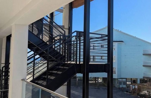 North Carolina Coast Apartment | Pier View Luxe Retreat:New Condo 3BR 2BA Elevator