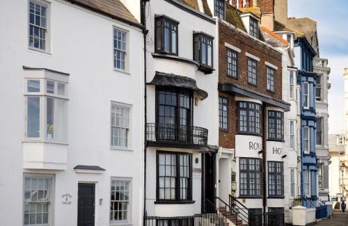 Eastbourne City Centre Apartment | Pier View - stylish flat with sea views