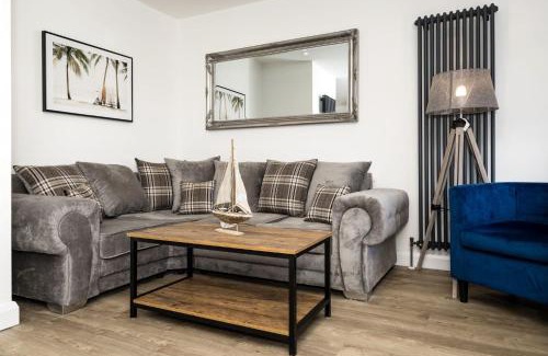 Eastbourne City Centre Apartment | Pier View - stylish flat with sea views