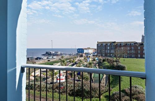 Cromer Apartment | Pier Views