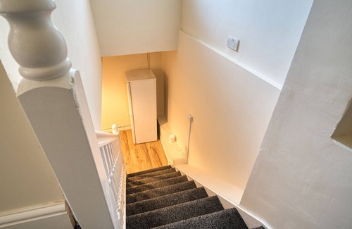 High Wycombe House | Pierocks Grove Entire house, Free Parking & WI-F
