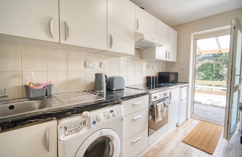 High Wycombe House | Pierocks Grove Entire house, Free Parking & WI-F