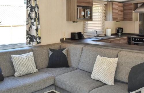 Yarmouth House | Pigeon Coo Lodge