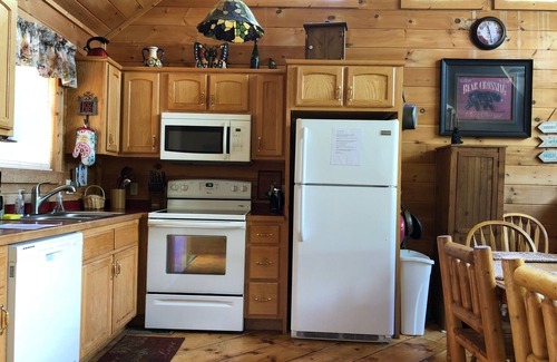 Pigeon Forge Cabin | Pigeon Forge, Amazing Mountain View, Great Location, Pool Table, Hot Tub,Arcade.