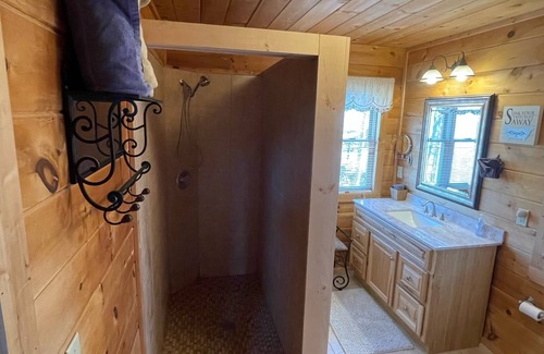 Pigeon Forge Cabin | Pigeon Forge, Amazing Mountain View, Great Location, Pool Table, Hot Tub,Arcade.