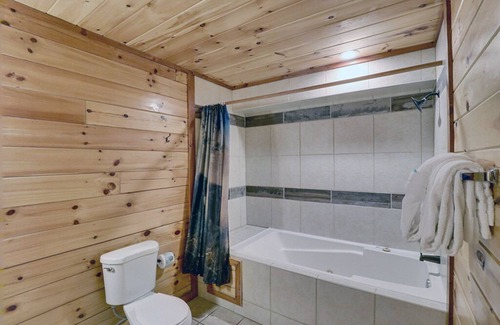 Gatlinburg - Pigeon Forge Cabin | Pigeon Forge - Chestnut Mountain Lodge - 6 Bedroom - Sleeps 24