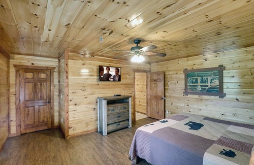 Gatlinburg - Pigeon Forge Cabin | Pigeon Forge - Chestnut Mountain Lodge - 6 Bedroom - Sleeps 24