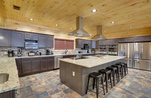 Pigeon Forge Cabin | Pigeon Forge - Creekfront Lodge - 12 Bedrooms - Sleeps 48