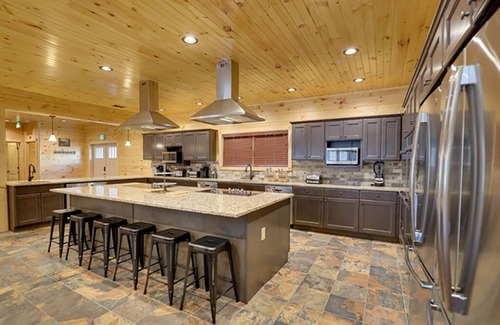 Pigeon Forge Cabin | Pigeon Forge - Creekfront Lodge - 12 Bedrooms - Sleeps 48